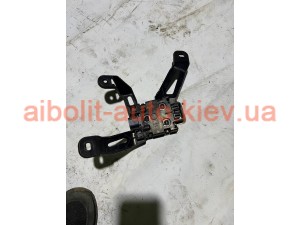 Кронштейн датчика сліпих зон правий