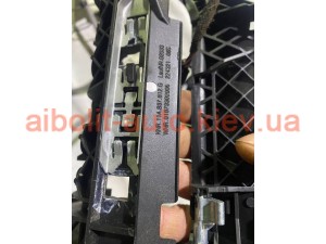 Подіум правої ручки дверки