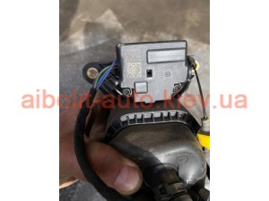 Серводвигун блокування високовольтної розетки