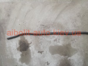 Уплотнитель капота Logan