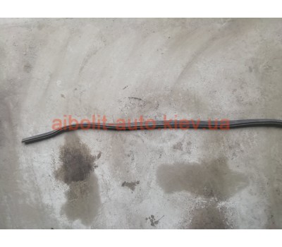 Уплотнитель капота Logan  Renault Logan 2006 - 2012г.