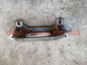 Кронштейн подушки двигателя Logan