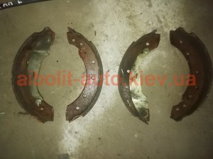 Колодки тормозные задние Logan
