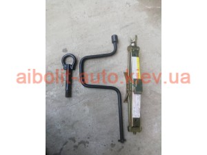 Домкрат,буксировочная петля Logan