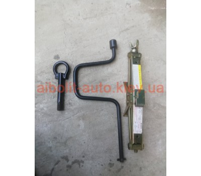 Домкрат,буксировочная петля Logan  Renault Logan 2006 - 2012г.