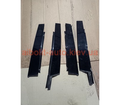 Накладка дверної стійки Лагуна 3  Renault Laguna 2008 - 2012г. Кузовные детали