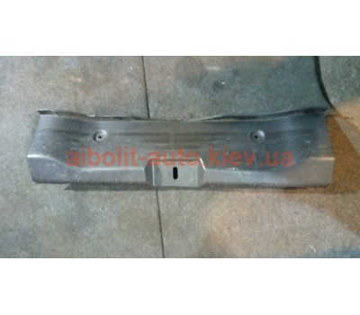 Облицовка замка багажника Круз  Chevrolet Cruze