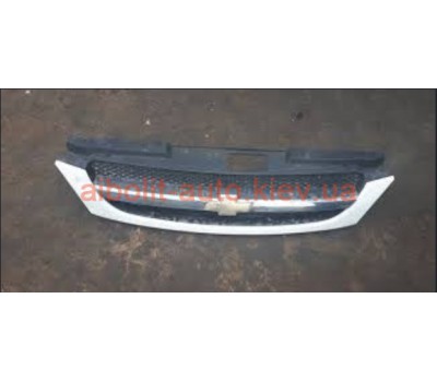 Решетка радиатора лачетти хетчбег  Chevrolet Lacetti Кузовные детали