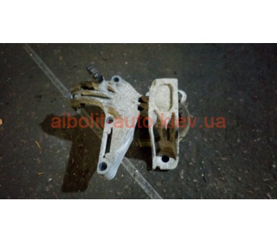 Подушка двигателя левая Меган 3  Renault Megane 3 - 2009 - 2013г.