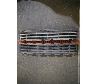 Решетка переднего бампера Меган 2  Renault Megane 2 - 2002 - 2008г. Кузовные детали
