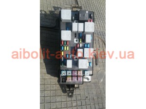 Блок предохранителей под капотом Эванда