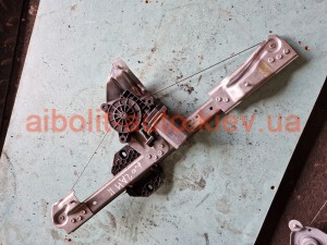 Склопідйомник передній