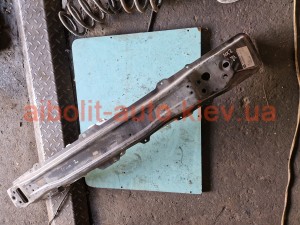 Передній підсилювач бампера