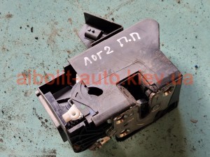 Замок дверки передній правий 