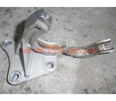 Кронштейн правої піввісі Лагуна 3  Renault Laguna 2008 - 2012г.