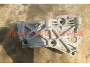 Кронштейн навесного оборудования Кенго 1998 - 2008