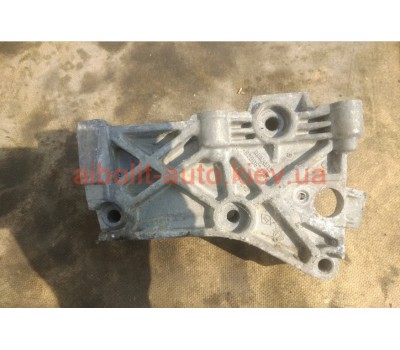 Кронштейн навесного оборудования Кенго 1998 - 2008  Renault Kangoo 1998 - 2008г.