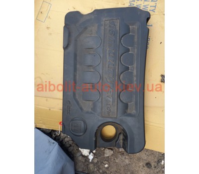 Декоративна кришка 1.6 дизель Фиат Добло 263, Fiat Doblo 263 Оригинал Б У  Fiat Doblo 2010 - 2016р.