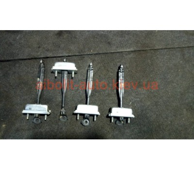 Ограничитель двери Круз  Chevrolet Cruze Кузовные детали