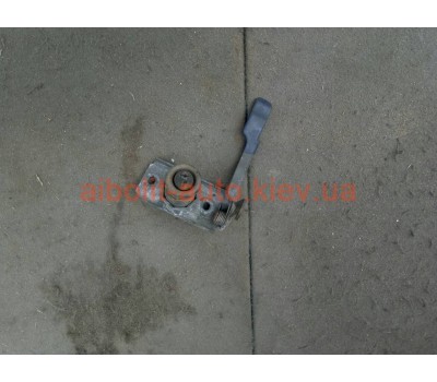 Замок капота верхняя часть лачетти  Chevrolet Lacetti Кузовные детали